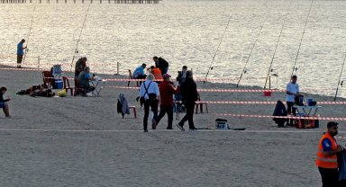 Ilıca Plajı'ndaki balık avı turnuvasına yoğun ilgi