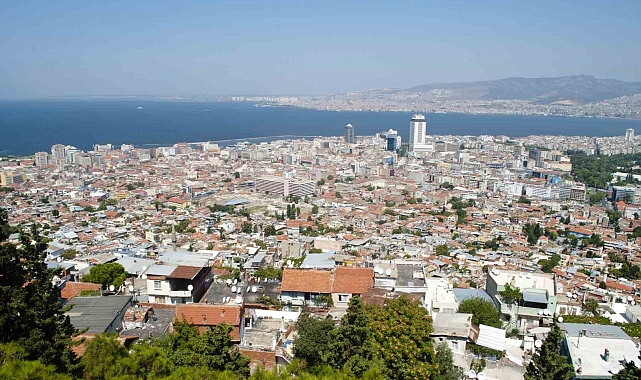 İzmir geç kalıyor; Çürük binalar hemen yıkılmalı