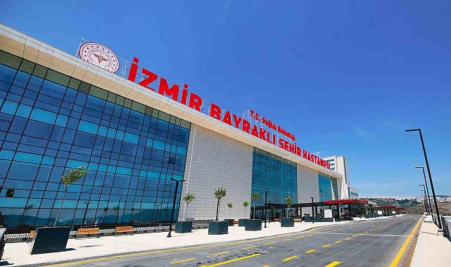 İzmir Şehir Hastanesi hasta kabulüne başladı