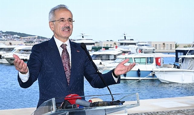 İzmir Yeni Foça Yat Limanı hizmete açıldı