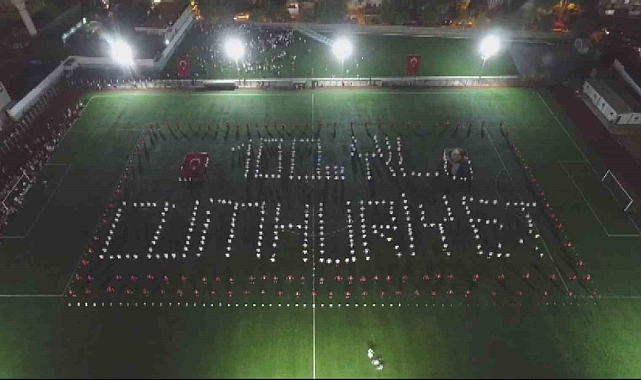 İzmir'de 1923 kişiden 100. yıla özel Cumhuriyet Zeybeği