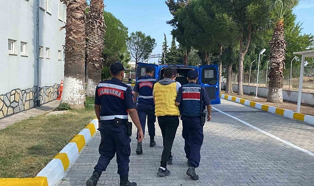 İzmir'de 464 düzensiz göçmen yakalandı, 12 organizatör tutuklandı