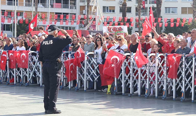 İzmir'de Cumhuriyet'in 100. yıl coşkusu