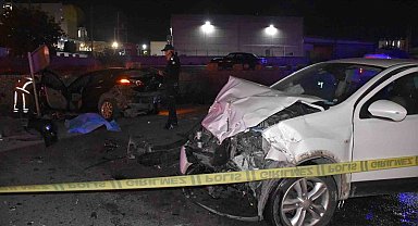 İzmir'de feci kaza: 2 ölü, 2 yaralı
