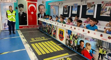 İzmir'de jandarmadan trafik güvenliği eğitimi
