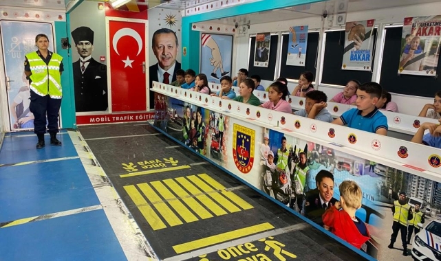 İzmir'de jandarmadan trafik güvenliği eğitimi