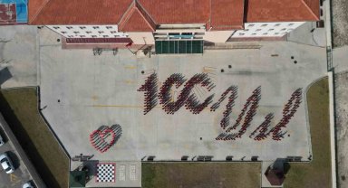 İzmir'de öğrencilerden Cumhuriyet'in 100'üncü yılına özel koreografi