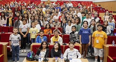 İzmir'de söz çocuklarda