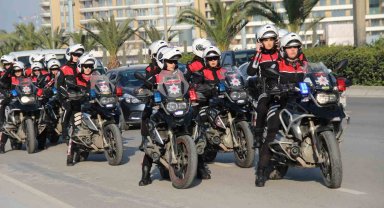 İzmir'de yunus polisleri güven veriyor