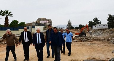 Karabağlar'da pazaryeri inşaatını yakın mercek