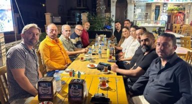 MHP Foça'dan esnaf ziyareti