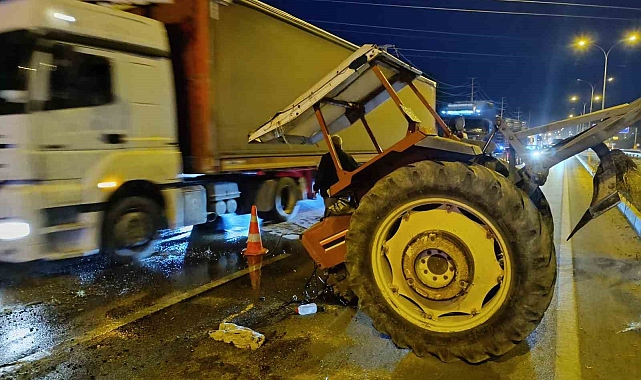 Traktörün ortadan ikiye bölündüğü kazada 5 kişi yaralandı