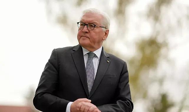 Almanya Cumhurbaşkanı havaalanında 30 dakika bekletildi