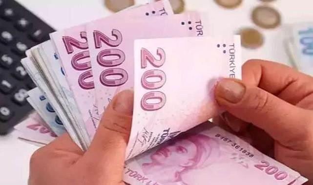 Çalışan emeklilere ikramiye önergesi kabul edildi