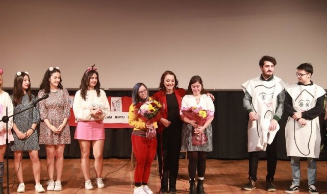Dokuz Eylül diş sağlığının önemini oyunla anlattı