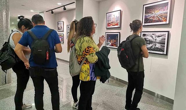 "Ege'nin İncisi: İzmir" fotoğraf sergisine yoğun ilgi