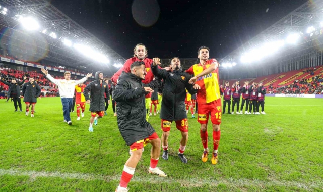 Göztepe'de Stoilov, ilk galibiyetini aldı