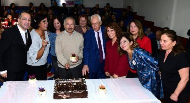 İzmir Karabağlar'da Başkan Selvitopu'dan özel kutlama