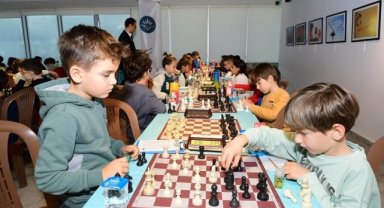 İzmir Karabağlar'dan Başöğretmen Atatürk Turnuvası
