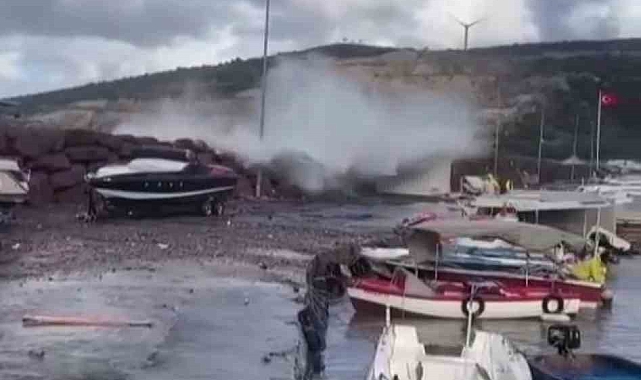 İzmir'de dalgalar yükseldi 4 kişi denize düştü
