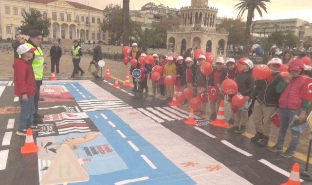 İzmir'de jandarma ile öğrenciler bir araya geldi