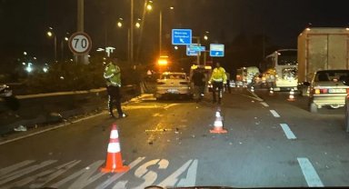 İzmir'de otomobille çarpışan motosikletteki 3 kişi öldü