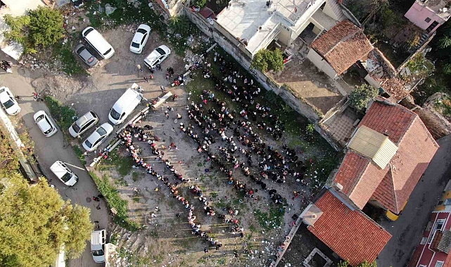 İzmir'de yılda 600 ton sebze-meyve, 150 bin ekmek israfının önüne geçiyorlar