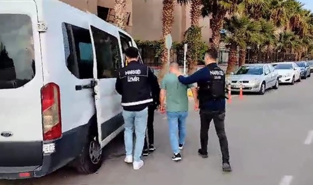 İzmir'de zehir tacirlerine darbe: 2 tutuklama