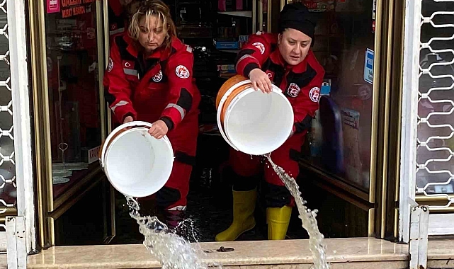 İzmirli esnaf, normale dönmeye çalışıyor