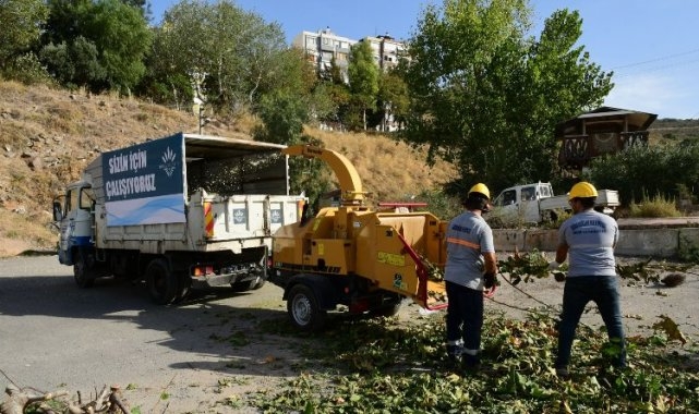 Karabağlar'da budanan dallar gübreye dönüşüyor