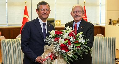 Kılıçdaroğlu koltuğu devretti! CHP'de tarihi gün!
