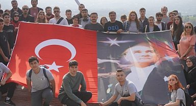 Kiraz'da Ulu Önder doğa yürüyüşünde anıldı