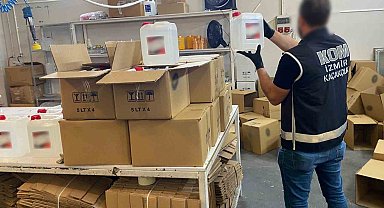 Sahte alkolleri 'mürekkep sökücü' ve 'tutuşturucu sıvı' etiketleriyle satışa sunmuşlar
