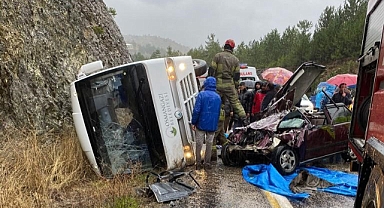 Taziye yakınlarını taşıyan otobüs otomobille çarpıştı: 1 ölü, 5 yaralı