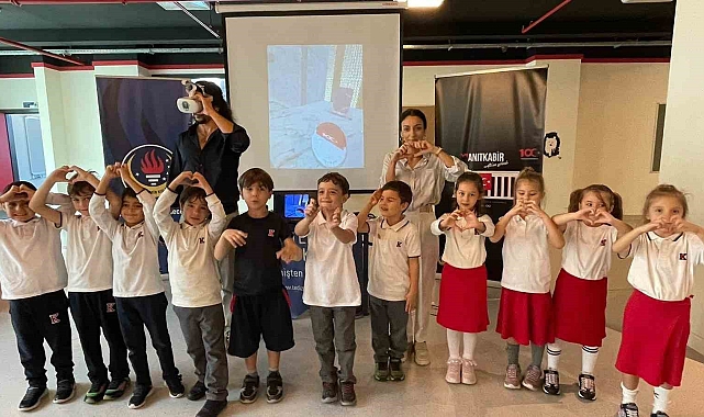 TED İzmir Koleji öğrencileri sanal gerçeklik teknolojisi ile Anıtkabir'i ziyaret etti