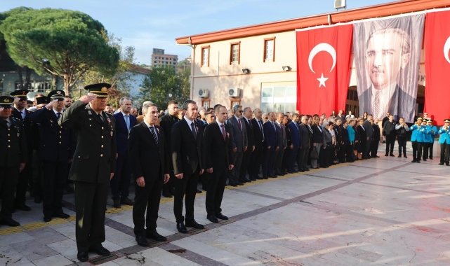 Ulu Önder Atatürk, İzmir'in ilçelerinde törenlerle anıldı