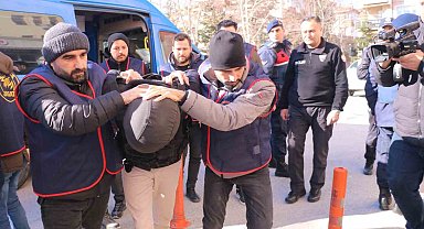 4 kişiyi öldüren katil zanlısı adliyeye çelik yelekle getirildi