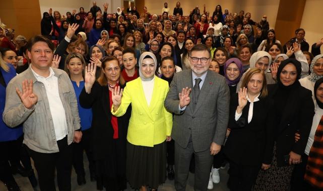 AK Parti İzmir Kadın Kolları'nda devir teslim töreni