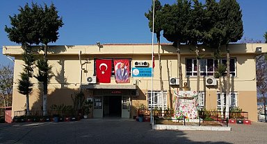 Aliağa'da 55 yıllık Namık Kemal İlkokulu yıkıldı