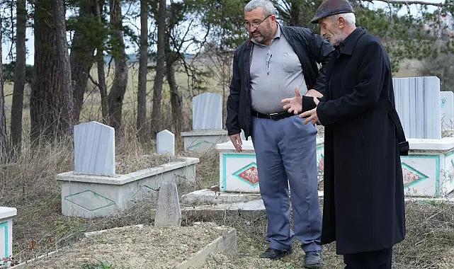 Defin işleminden sonra mezarlara jiletli tel serip, kireç döküyorlar