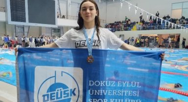 Dokuz Eylül'lü yüzücülerin 'havuz' rekoru