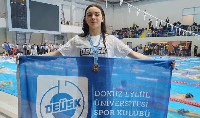 Dokuz Eylül'lü yüzücülerin 'havuz' rekoru