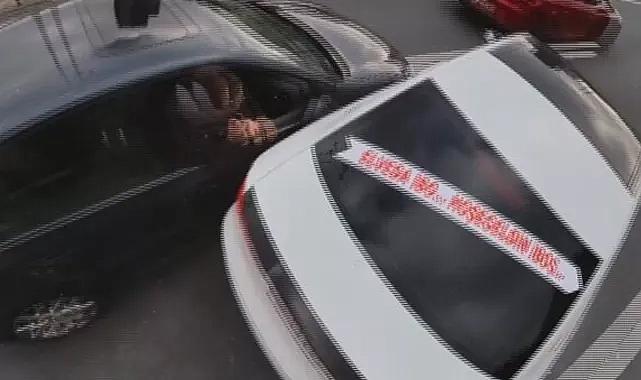 Düğün konvoyunda lüks araçlar birbirine girdi