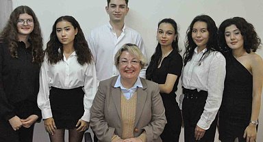 Egeli genç iletişimcilerden "İletişim Serüveni" projesi