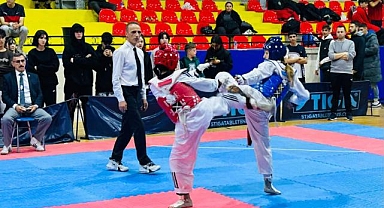 İzmir'de Liseler Arası Spor Heyecanı