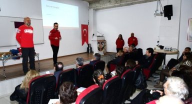 İzmir Karabağlar'da Mahalle Afet Gönüllüleri eğitimi başladı