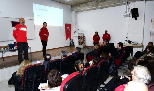 İzmir Karabağlar'da Mahalle Afet Gönüllüleri eğitimi başladı