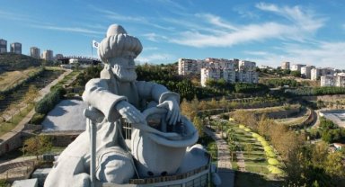 İzmir Karabağlar'da Nasreddin Hoca'ya ziyaretçi akını
