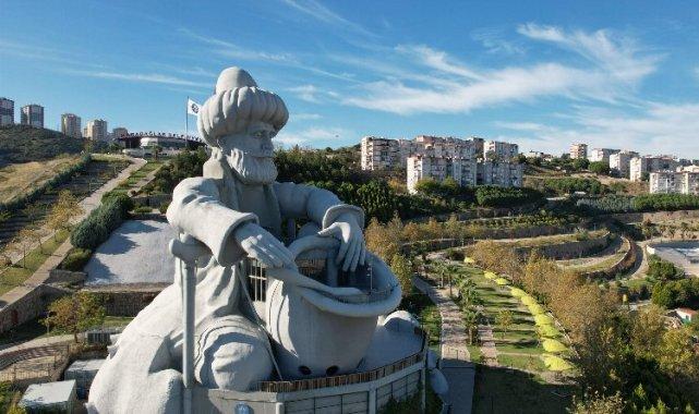 İzmir Karabağlar'da Nasreddin Hoca'ya ziyaretçi akını