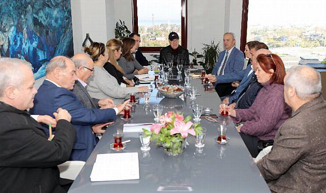 İzmir Narlıdere'de Başkan Engin muhtarlarla buluştu